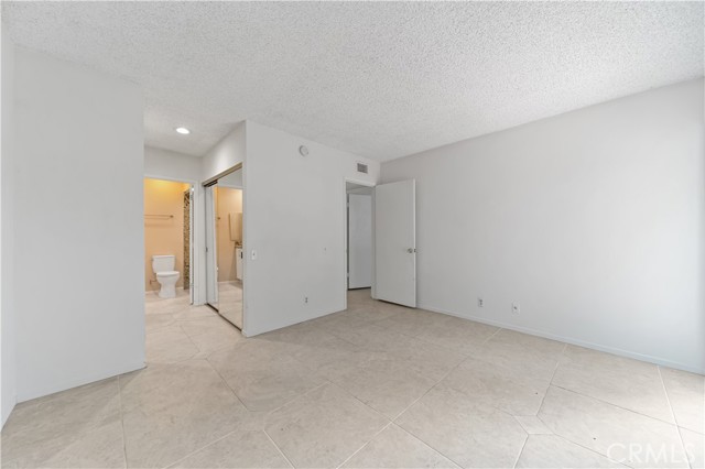 75 Willow Tree Lane, Irvine CA: https://media.crmls.org/medias/a3cd816c-c366-440e-9c44-395afe731927.jpg