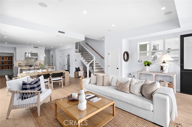 109 Onyx Avenue, Newport Beach CA: https://media.crmls.org/medias/a3ce7811-3987-4bd6-9f19-afb8cdd5ff43.jpg