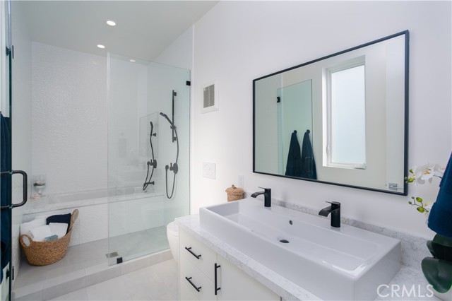 Primary bathroom with tub/shower combo (Unit A)