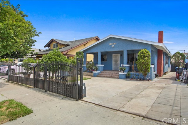 916 W 53rd ST Street, Los Angeles CA: https://media.crmls.org/medias/a3cf9f7f-25ad-4350-8c9d-4c13489b1cff.jpg