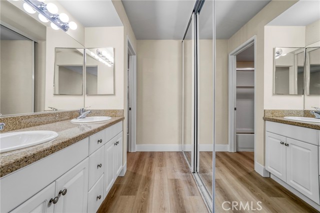 Detail Gallery Image 11 of 20 For 21500 Burbank #310,  Woodland Hills,  CA 91367 - 2 Beds | 2 Baths