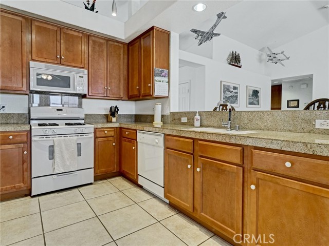 15900 Avenida Atezada, Desert Hot Springs CA: https://media.crmls.org/medias/a3d1164d-babc-44f4-9c1f-0760e3071013.jpg