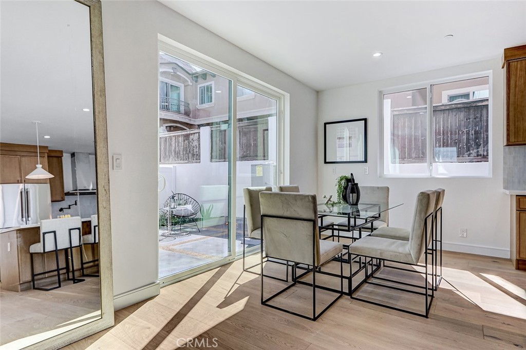 https://media.crmls.org/medias/a3d16947-936b-4858-a6db-11f09e7971d2.jpg?preset=X-Large