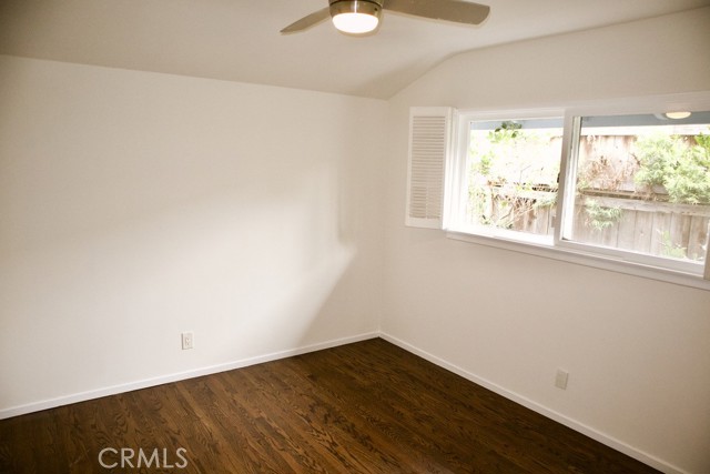 Detail Gallery Image 14 of 23 For 422 Avenue E, Redondo Beach,  CA 90277 - 4 Beds | 2 Baths