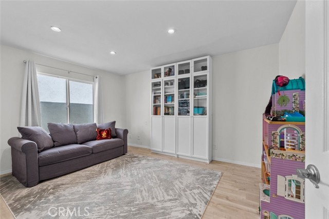 22835 Styles Street, Woodland Hills CA: https://media.crmls.org/medias/a3d1d7ea-99c4-4d90-8e93-45f227db716e.jpg