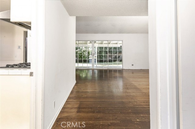 Detail Gallery Image 10 of 33 For 13727 Leadwell St, Van Nuys,  CA 91405 - 3 Beds | 1/1 Baths