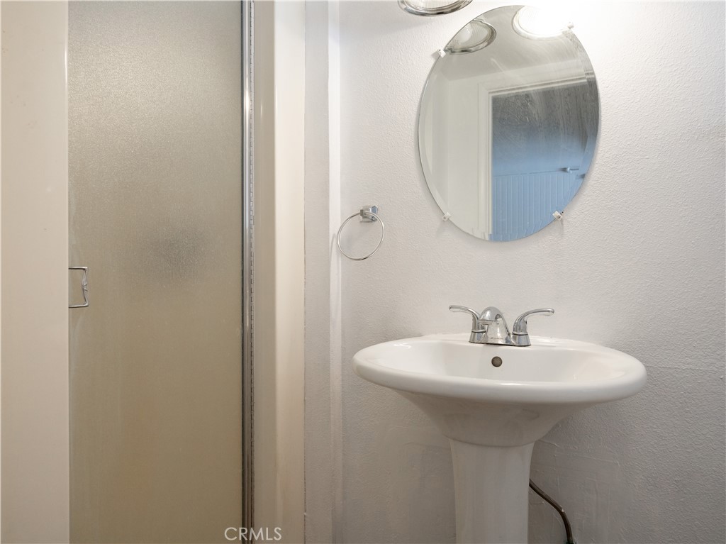 https://media.crmls.org/medias/a3d2f9f5-627b-4bfa-bae5-9b03721fe2d4.jpg?preset=X-Large