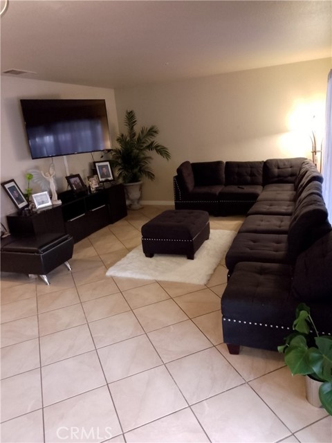 Detail Gallery Image 10 of 35 For 11439 Privet Ct, Fontana,  CA 92337 - 5 Beds | 3/1 Baths