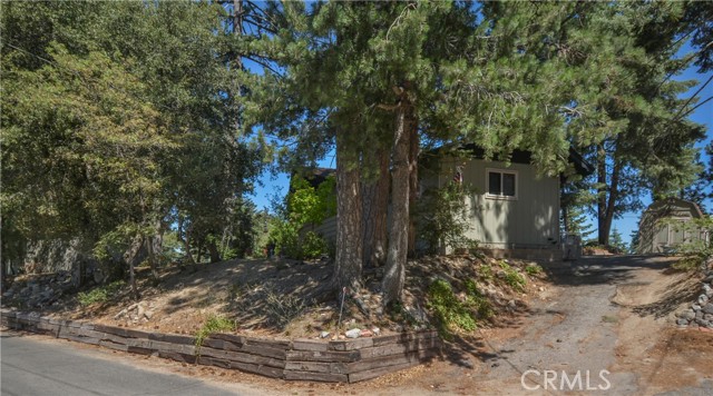 Detail Gallery Image 24 of 27 For 1121 Chateau Dr, Crestline,  CA 92325 - 2 Beds | 2 Baths