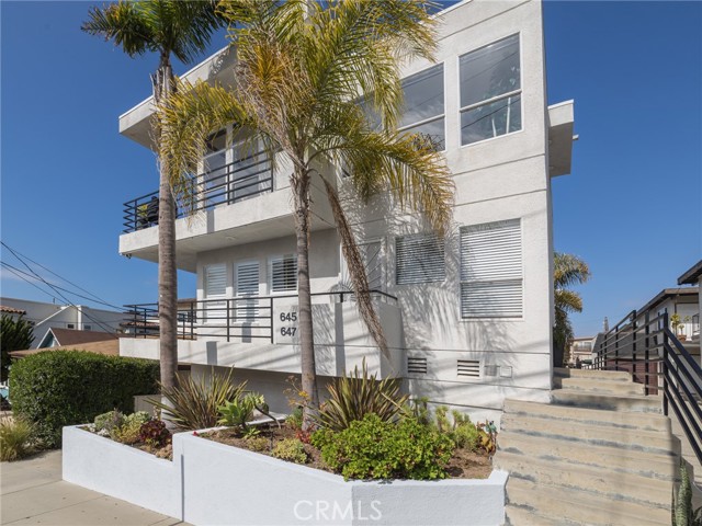 645 1st Place, Hermosa Beach, California 90254, 3 Bedrooms Bedrooms, ,2 BathroomsBathrooms,Residential,Sold,1st,SB22033969