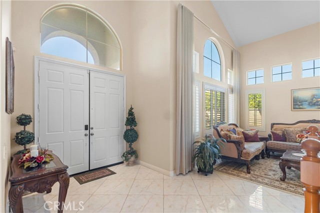 Detail Gallery Image 6 of 57 For 665 Barbre Cir, Corona,  CA 92879 - 4 Beds | 3 Baths