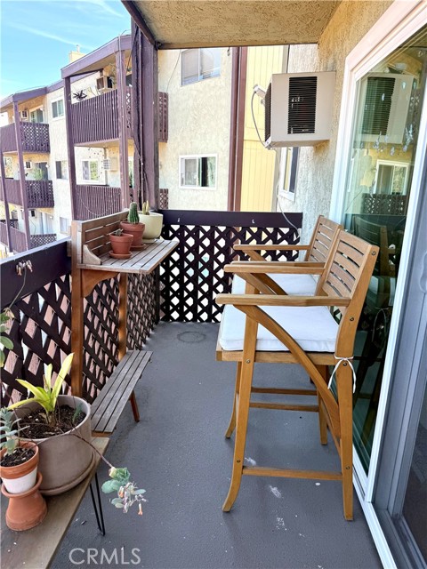 Detail Gallery Image 5 of 31 For 5870 Benner St #204,  Los Angeles,  CA 90042 - 2 Beds | 2 Baths