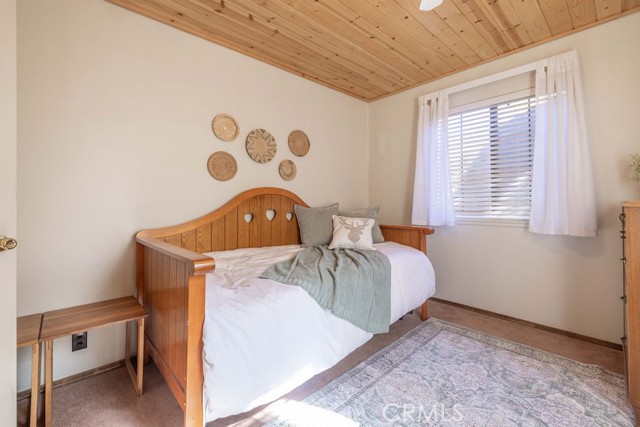 Detail Gallery Image 26 of 31 For 755 Holmes Ln, Sugarloaf,  CA 92386 - 4 Beds | 2/1 Baths