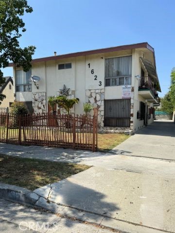 Great investment opportunity in the heart of LOS ANGELES. Over 5,800 SF of living space in this 7-unit building, comprised of (5)2BD + 1BA, (1)2BD + 2BA & (1)0BD + 1BA. Each tenant is allocated one off-street parking space and access to an on-site laundry facility. 2.4 miles from SoFi Stadium & the Inglewood Forum. Fully occupied. Sold As-Is, $249 Per SF. DO NOT DISTURB TENANTS.