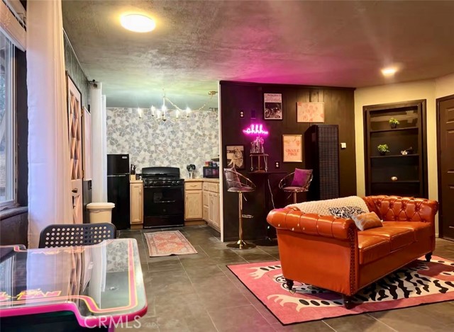 Detail Gallery Image 4 of 19 For 33064 Arrowbear, Running Springs,  CA 92382 - 1 Beds | 1 Baths