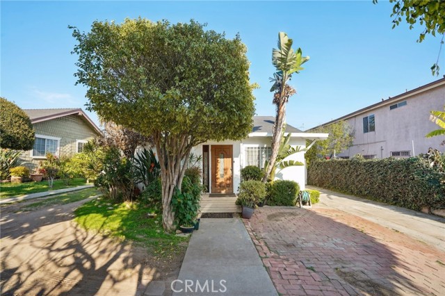 1128 N Commonwealth Avenue, Los Angeles CA: https://media.crmls.org/medias/a3d7986e-e025-4535-8f38-f2135c27cb40.jpg