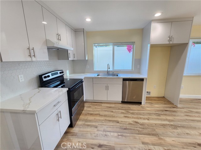 Detail Gallery Image 6 of 23 For 16432 Halsted St., North Hills,  CA 91343 - 3 Beds | 2/1 Baths