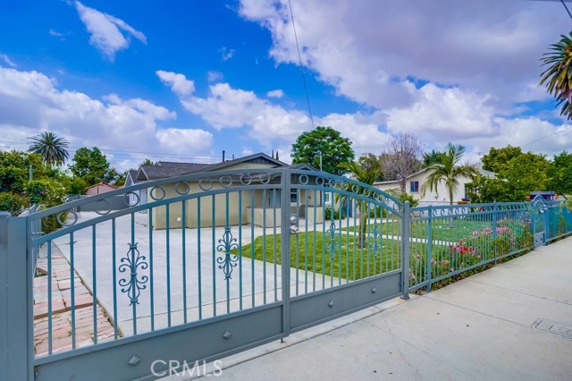 Detail Gallery Image 2 of 75 For 450 E 9th St, Pomona,  CA 91766 - 4 Beds | 4 Baths