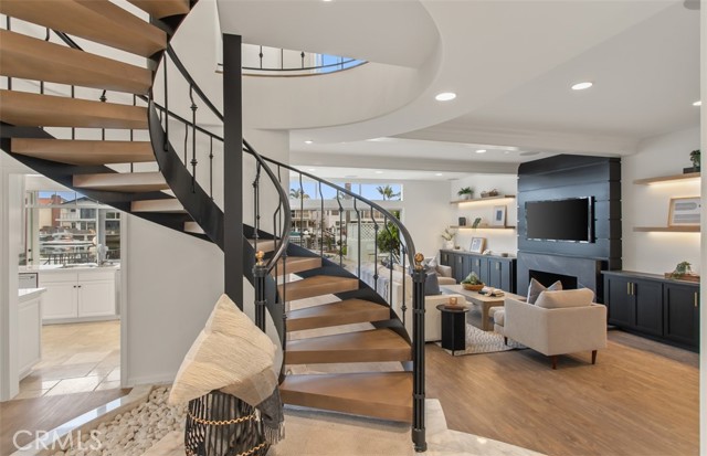 16201 Santa Barbara Lane, Huntington Beach CA: https://media.crmls.org/medias/a3d8b4a0-9911-428a-8bc7-95bfd39e238c.jpg