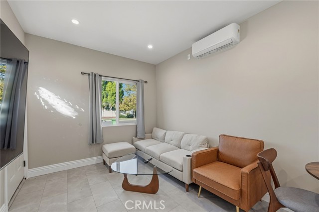 Detail Gallery Image 3 of 7 For 23012 Hartland, West Hills,  CA 91307 - 1 Beds | 1 Baths