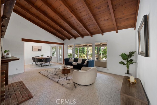 Detail Gallery Image 3 of 30 For 6820 Encino Ave, Van Nuys,  CA 91406 - 3 Beds | 2 Baths