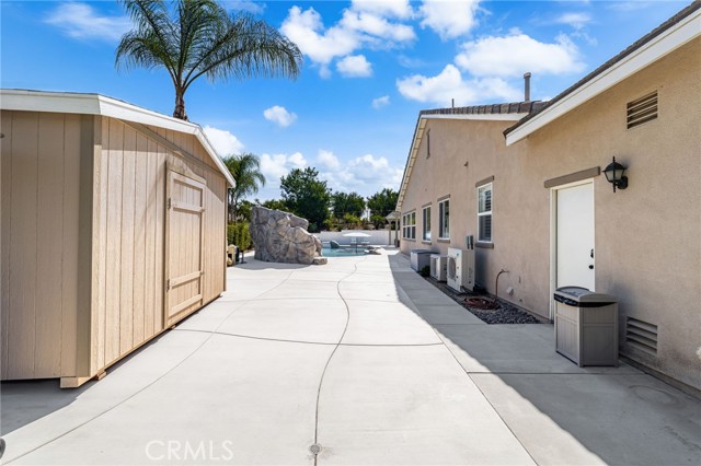 8067 Terraza Court, Riverside CA: https://media.crmls.org/medias/a3d98666-f219-47c8-8ed2-fd24f747afe3.jpg