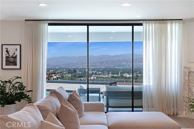 Detail Gallery Image 10 of 46 For 11039 Wrightwood Pl, Studio City,  CA 91604 - 3 Beds | 3 Baths