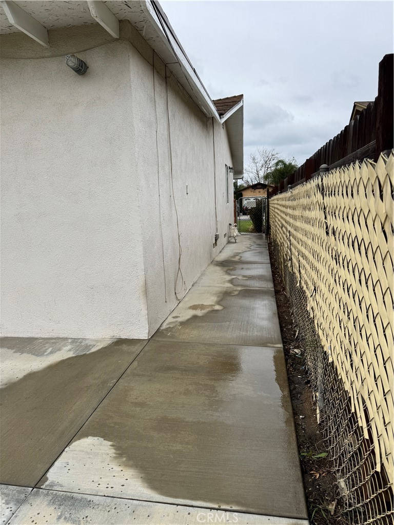 https://media.crmls.org/medias/a3da5c73-df3a-4928-81cf-9f35326c1ee6.jpg?preset=X-Large