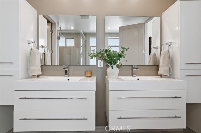 Detail Gallery Image 38 of 67 For 1745 Spreckels Ln, Redondo Beach,  CA 90278 - 3 Beds | 4/1 Baths