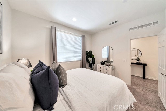 Detail Gallery Image 7 of 43 For 2132 Lacy Crossing Dr, Santa Ana,  CA 92701 - 4 Beds | 3/1 Baths