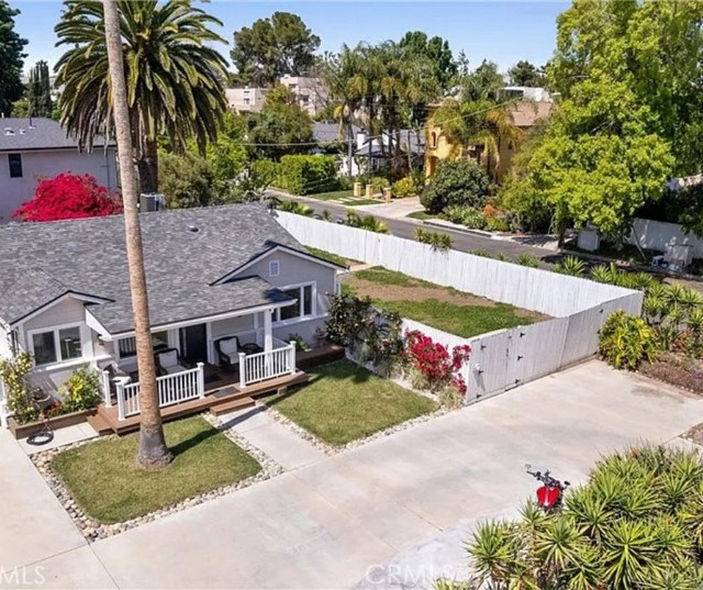 Detail Gallery Image 1 of 5 For 5123 Noble Ave, Sherman Oaks,  CA 91403 - 3 Beds | 3/1 Baths