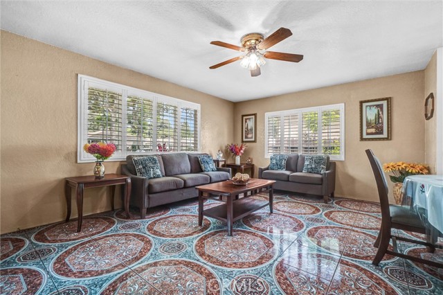 Detail Gallery Image 5 of 30 For 2300 Gale Ave, Long Beach,  CA 90810 - 3 Beds | 1 Baths