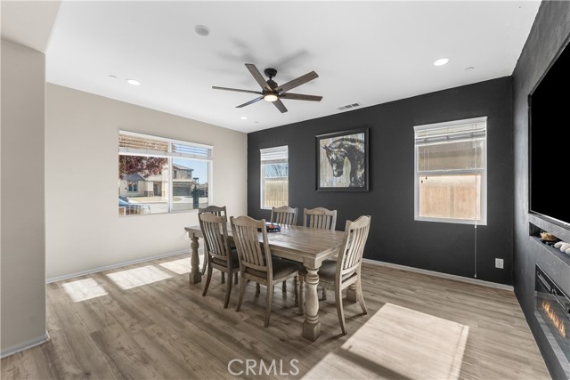 Detail Gallery Image 9 of 60 For 2517 San Madrid, Rosamond,  CA 93560 - 3 Beds | 2/1 Baths