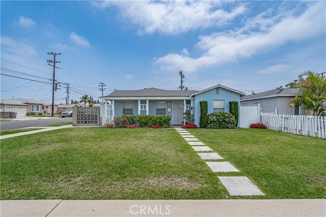 17002 S Catalina Avenue, Gardena CA: https://media.crmls.org/medias/a3dfe416-ffcd-4085-aa1e-47f74d6b5b11.jpg
