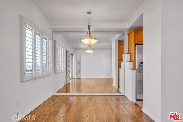 1115 S Elm Drive, Los Angeles CA: https://media.crmls.org/medias/a3e00b88-181a-4410-a2cc-155b1d47408a.jpg