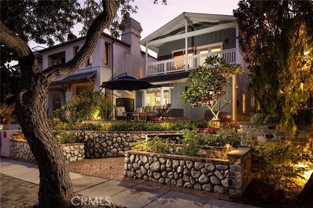 305 Poinsettia Avenue, Corona del Mar CA: https://media.crmls.org/medias/a3e01109-779b-48ee-91ba-72f6f562a9f3.jpg