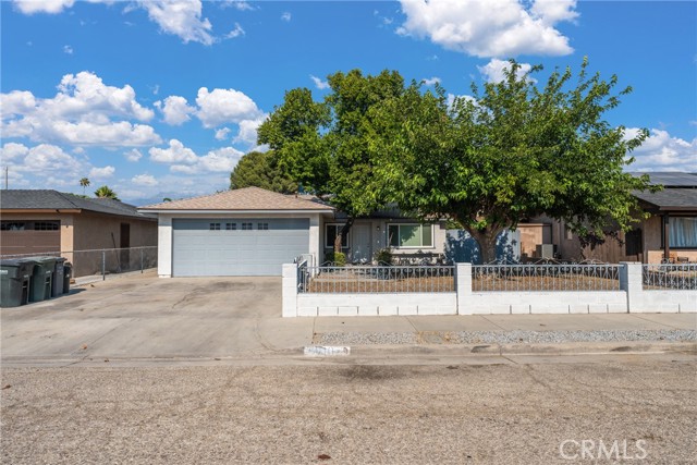 Detail Gallery Image 1 of 25 For 910 Marlyce Ln, Hemet,  CA 92543 - 3 Beds | 2 Baths