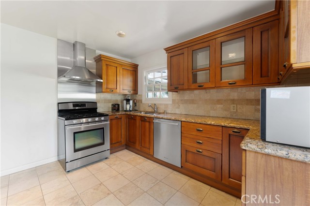 1194 Avoca Avenue, Pasadena CA: https://media.crmls.org/medias/a3e0c9f1-91d1-462b-bd3f-3ee77e07d487.jpg