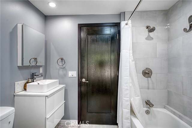 23207 Park Esperanza, Calabasas CA: https://media.crmls.org/medias/a3e0e69d-cfba-450f-ac87-b5e8b36dab6e.jpg