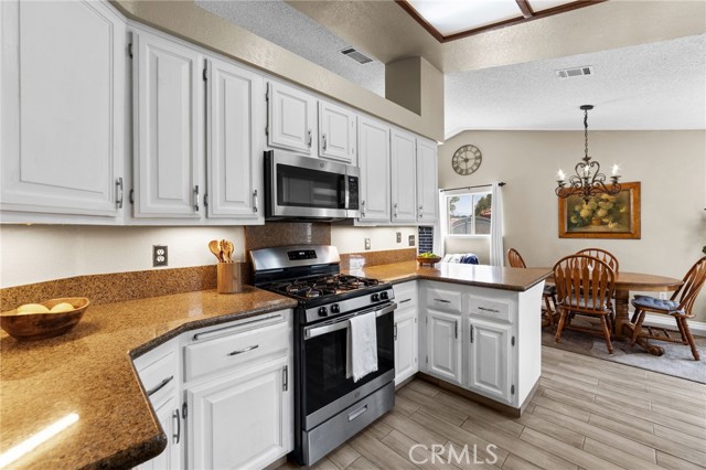 Detail Gallery Image 13 of 37 For 26337 Dracaea Ave, Moreno Valley,  CA 92555 - 3 Beds | 2 Baths