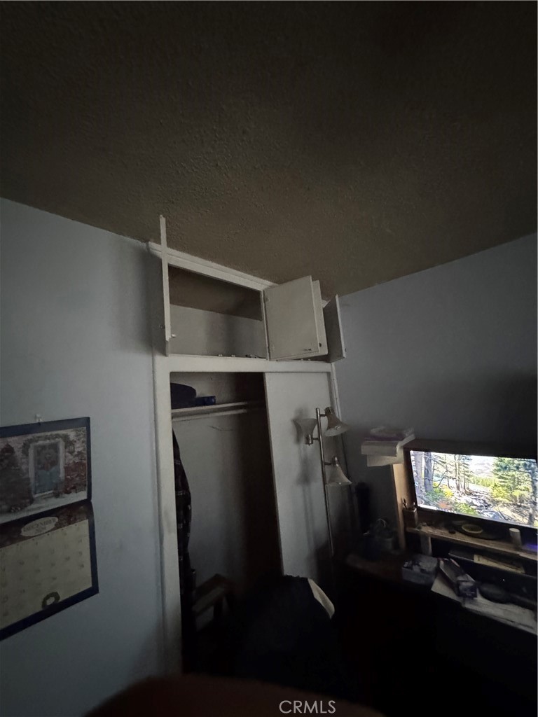 https://media.crmls.org/medias/a3e1fbb5-5c4a-446c-84a9-5cd6d6350b8e.jpg?preset=X-Large
