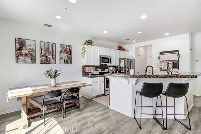 11376 Riverpass Court, Riverside CA: https://media.crmls.org/medias/a3e201da-f2fe-44e9-b457-b856e7b2ef1c.jpg