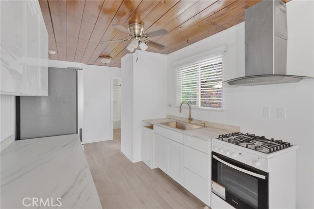 412 San Bernardino Avenue, Sugarloaf CA: https://media.crmls.org/medias/a3e2afca-b3ff-44f7-8fc9-b0fab9089a81.jpg
