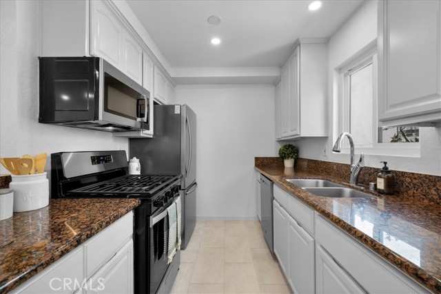 1747 Barry Avenue, Los Angeles CA: https://media.crmls.org/medias/a3e32250-abb9-491d-8604-f3ed09561a4d.jpg