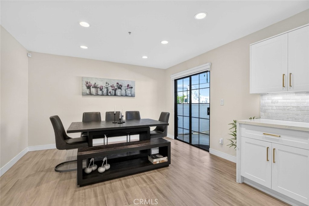 https://media.crmls.org/medias/a3e36650-c719-4a95-b72c-dd70fdf31d5b.jpg?preset=X-Large