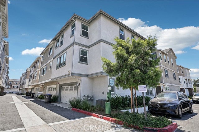 1040 N Anaheim Boulevard, Anaheim CA: https://media.crmls.org/medias/a3e3bf65-b7c9-4b41-b11a-04b0387437ab.jpg