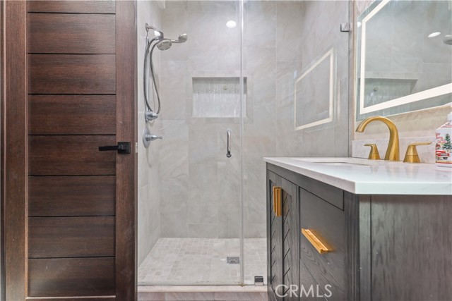 Detail Gallery Image 24 of 40 For 2240 N Parish, Burbank,  CA 91504 - 4 Beds | 2 Baths