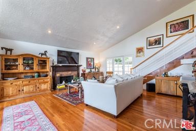 3540 N Knoll Drive, Los Angeles CA: https://media.crmls.org/medias/a3e43274-5c7f-4fbb-8614-983ac175315f.jpg