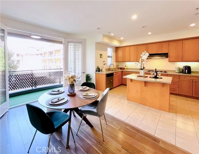 Detail Gallery Image 10 of 58 For 201 E Angeleno Ave #206,  Burbank,  CA 91502 - 2 Beds | 2 Baths