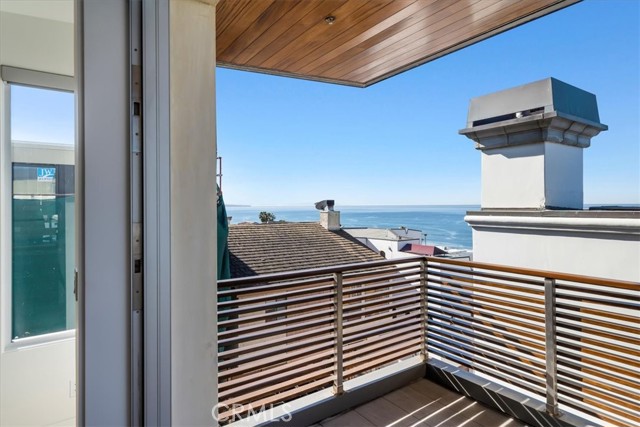 Detail Gallery Image 42 of 75 For 228 31st St, Manhattan Beach,  CA 90266 - 4 Beds | 3/2 Baths